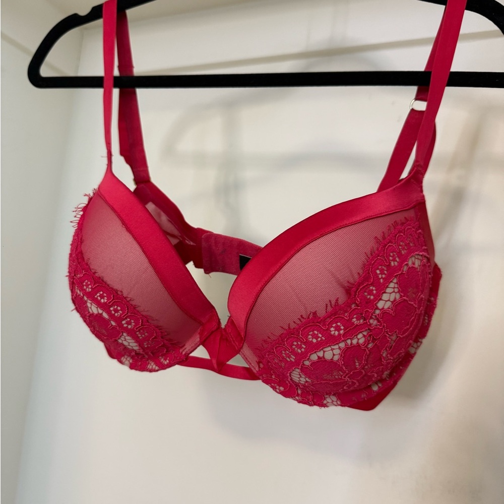 Victoria's Secret Red Lace Very Sexy Push-Up Bra 32DDD/34DD